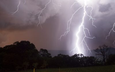 Cod galben de furtună și ploi torențiale, azi, în 12 județe și în Capitală. Vremea în restul săptămânii și cât de cald va fi la mare