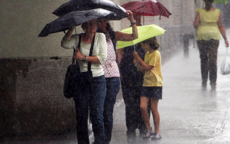 HARTĂ Meteorologii au extins codul galben de furtuni: zonele afectate. Cum va fi vremea pe litoral
