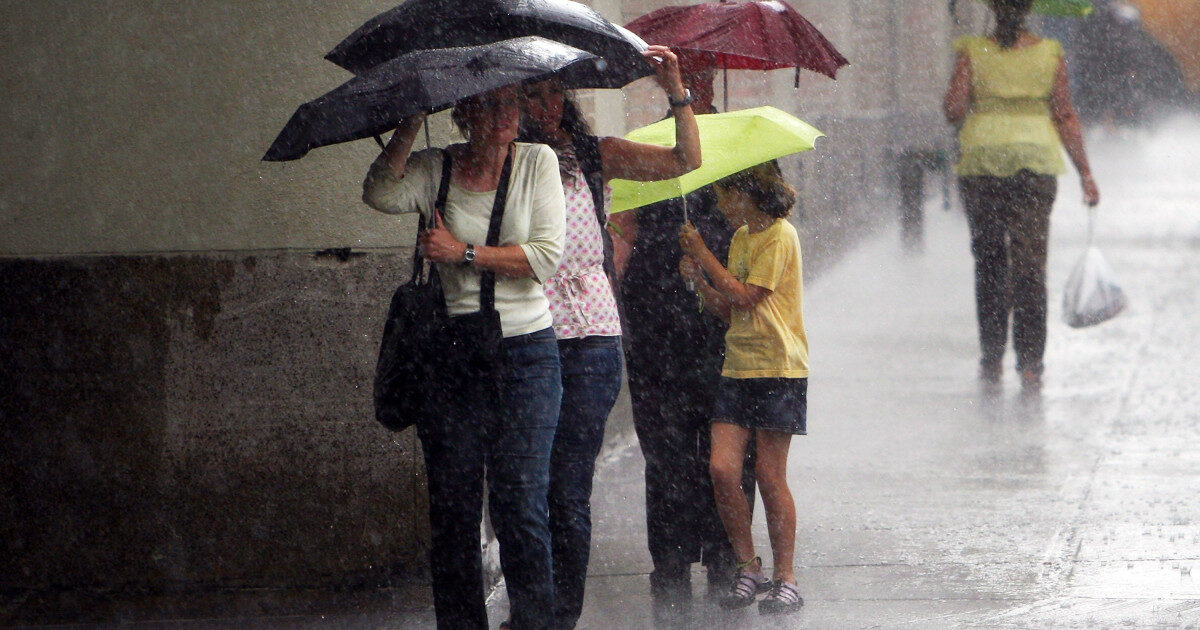 HARTĂ Meteorologii au extins codul galben de furtuni: zonele afectate. Cum va fi vremea pe litoral