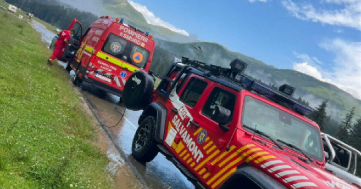 Trăsnet fatal în Padina: Cadru didactic, lovit în timp ce-i supraveghea pe minori