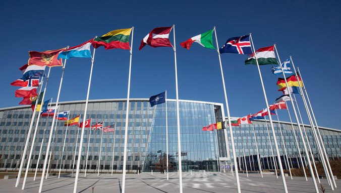 STAGIARĂ NATO, SUSPECTĂ DE SPIONAJ: ARESTATĂ O CANADIANCĂ