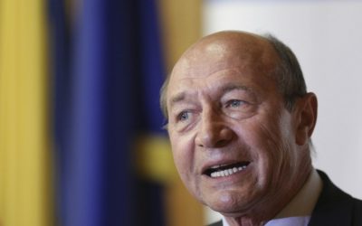 Băsescu: Președintele să nu mai tergiverseze criza