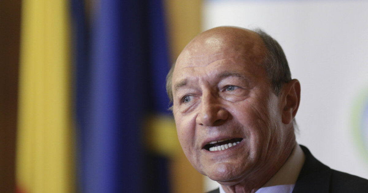 Băsescu: Președintele să nu mai tergiverseze criza
