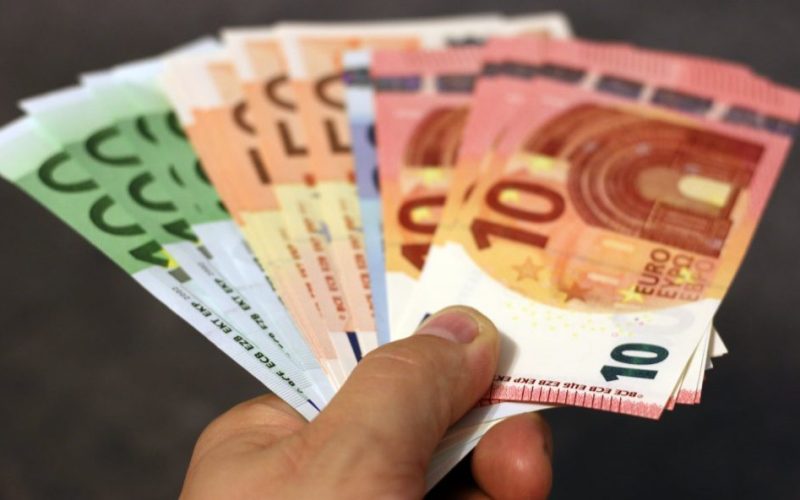 Profesoară din Germania, salarizată 17 ani în concediu