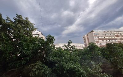 Cod galben: Ploi torențiale și vijelii până vineri-dimineață