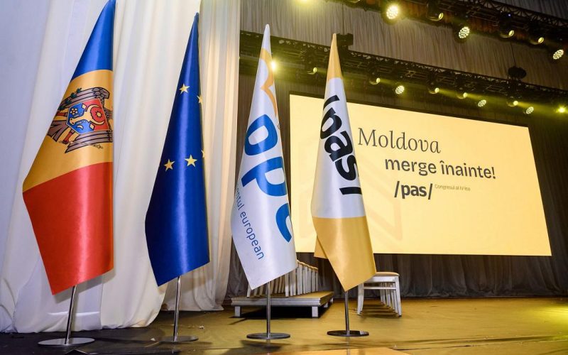 PAS conduce în Moldova, dar moldovenii refuză unirea cu România
