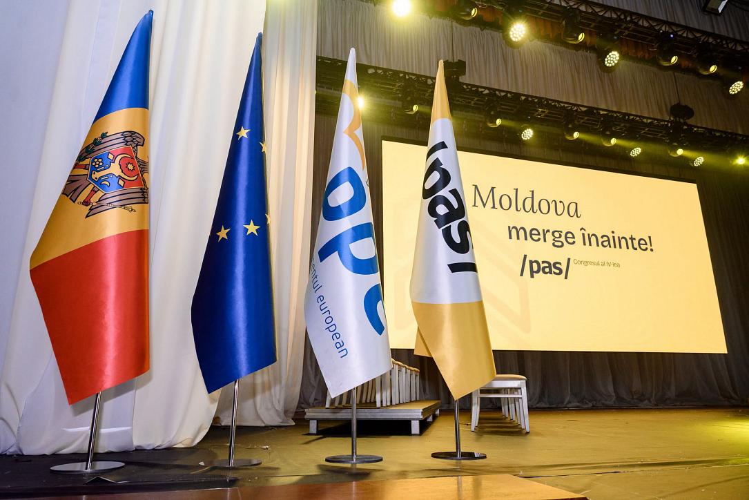 PAS conduce în Moldova, dar moldovenii refuză unirea cu România