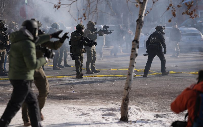 SUA: Proteste violente după ce poliția a ucis un șofer la Houston