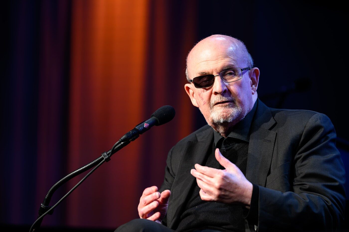 Rushdie, despre AI: „Niciunul. Zero” ce nu poate face