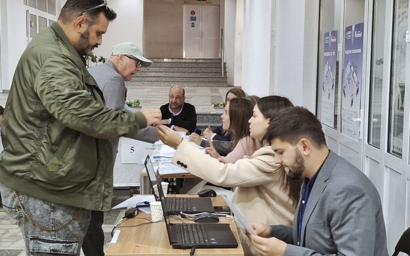 Șef alegeri: Anticipate „imposibile”. CCR contrazice ferm
