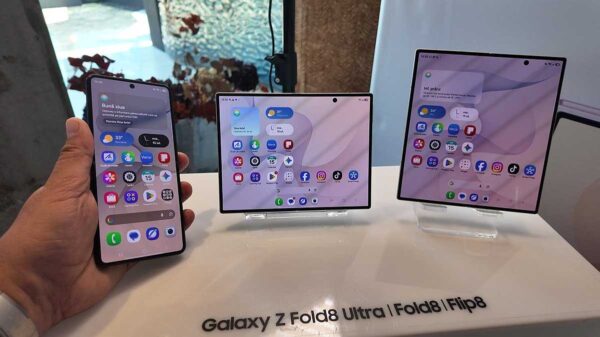 Samsung pliază Europa: Precomenzi record pentru noile modele