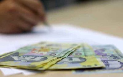 Românii cu credit pe card: Consum cu grijă, dobânda tot sus