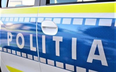 Maramureș: Șofer agresiv filmat lângă Poliție, căutat acum