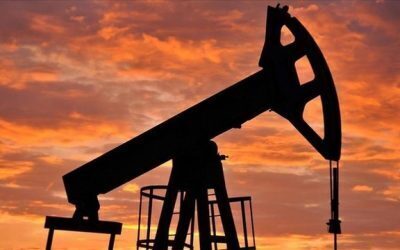 Petrolul se prăbușește. SUA strâng lațul Iranului