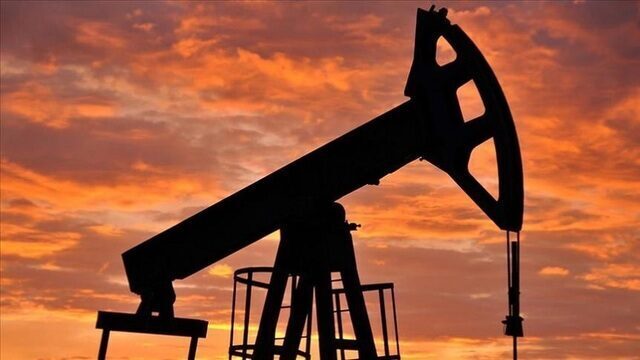 Petrolul se prăbușește. SUA strâng lațul Iranului