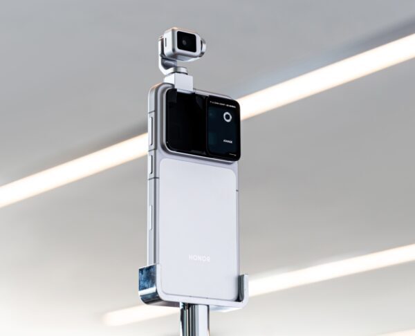 Honor Robot Phone revoluționează: Primu-smartphone cu gimbal mecanic