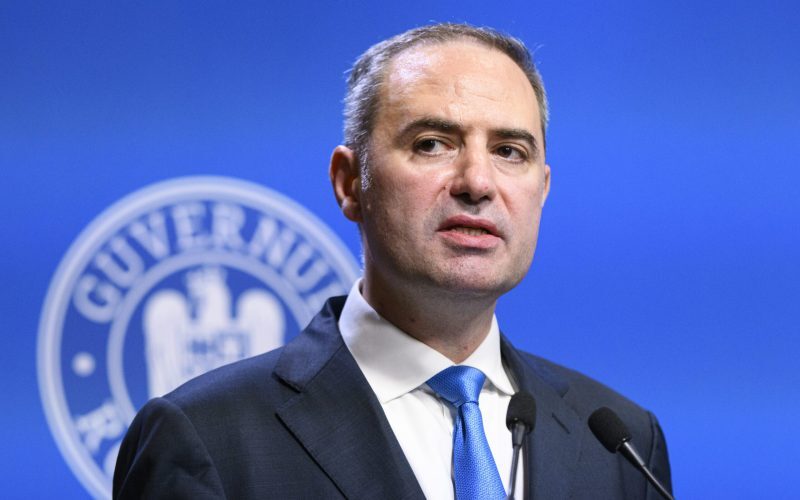 Finanțele spun când românii simt că economia-și revine