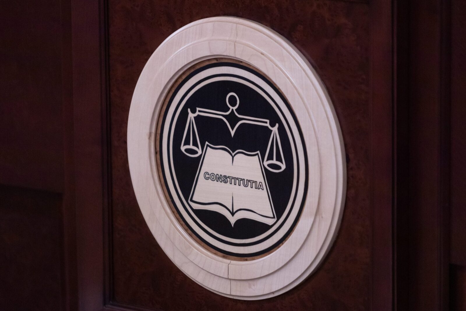 USR-PNL la CCR: Lege de integritate controversată, adoptată chiar de ei