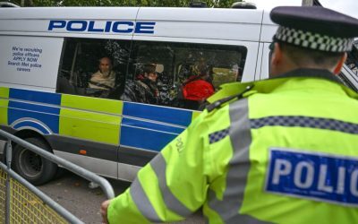 Români uciși în Anglia după droguri: Doi inculpați, arestați