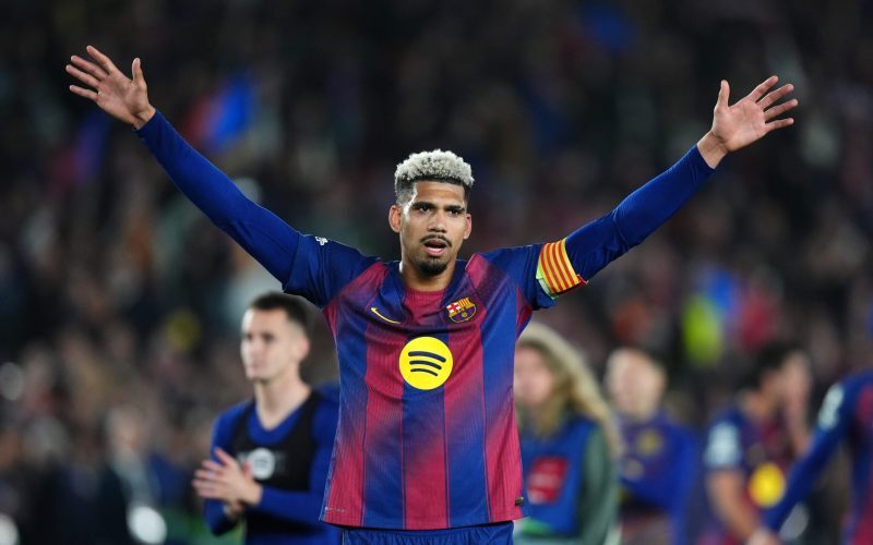 Liverpool îl dă gata pe Barcelona! Araujo, ținta șoc a cormoranilor