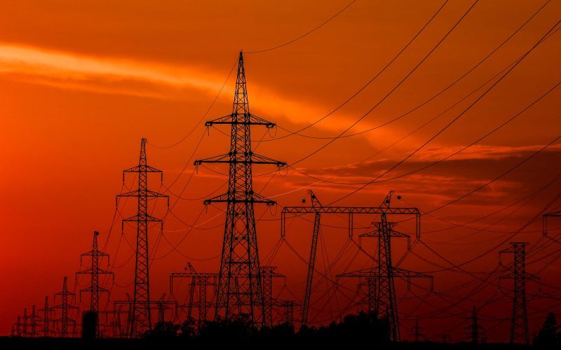Statul taie exporturile de curent și consumul! Transelectrica are control