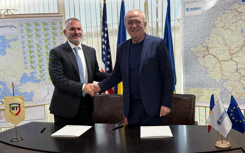 Foto: Ömer Tetik (stânga), director general, Banca Transilvania, şi Ion Sterian, CEO, Transgaz