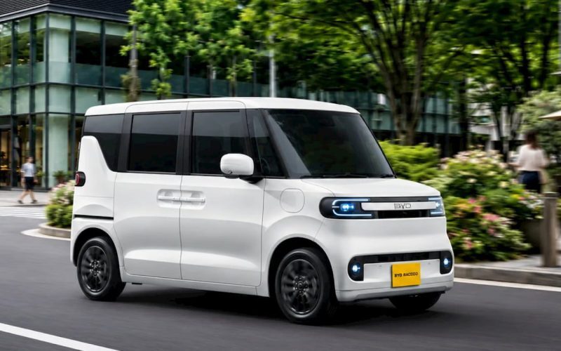 BYD Racco: 11.300 euro electrică cu uși culisante, rivală serioasă pt. Spring