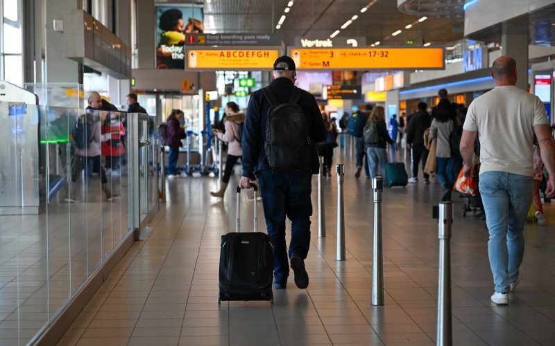 Europa amână oficial, pe termen nelimitat, permisul de călătorie ETIAS: Cine sunt turiștii care scapă momentan de o nouă taxă