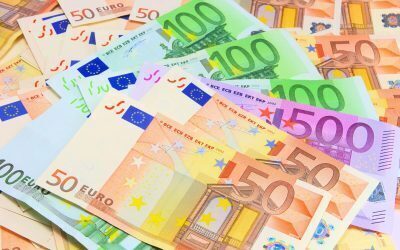 Europenii redescoperă numerarul: Când telefonul cedează în fața banilor