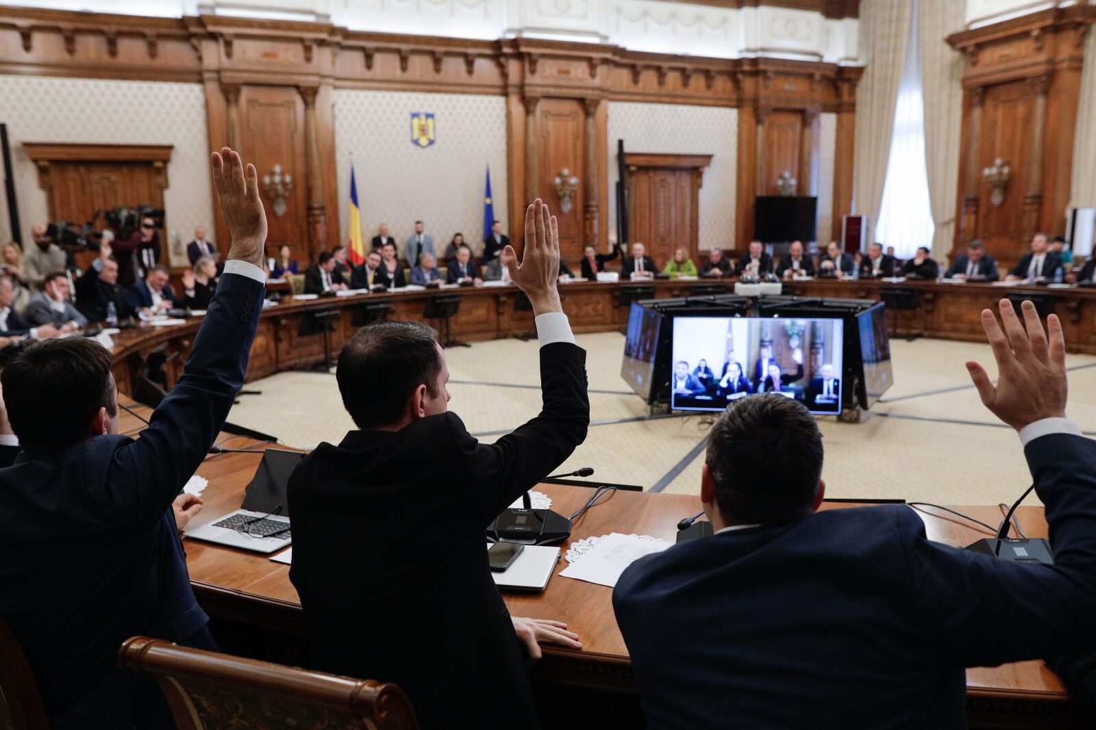 AUR, PSD: Partenerii demnitarilor, noi ținte pentru declarațiile de avere