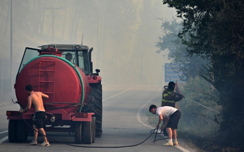 Fire in Siviri, Evacuation by sea