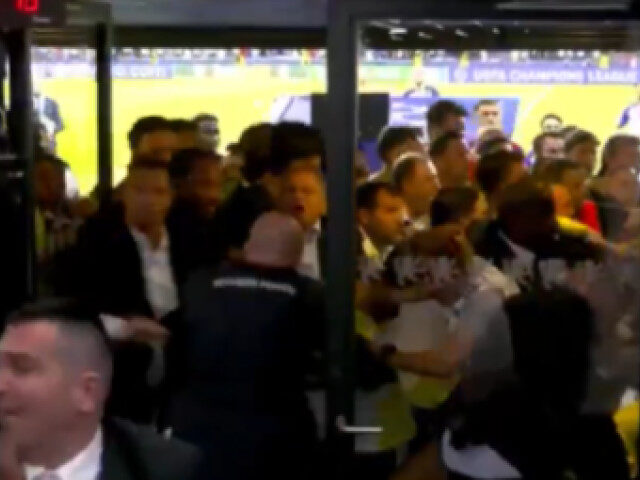 Haos în Champions League: Staff-ul a intrat în colimator cu jucătorii