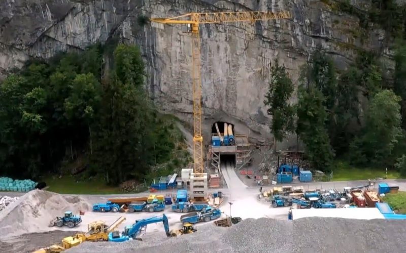 Seifuri în Alpi: Milionarii își ascund averile în Elveția