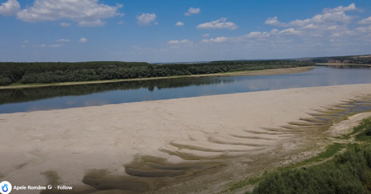Dunărea spre Cernavodă: Ultima barjă, scufundare iminentă