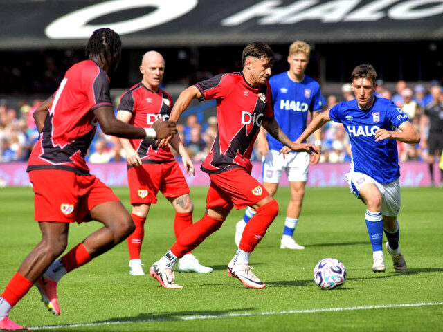 RAȚIU ȘI IPSWICH ÎNVING, RAYO GENUNCHIAT