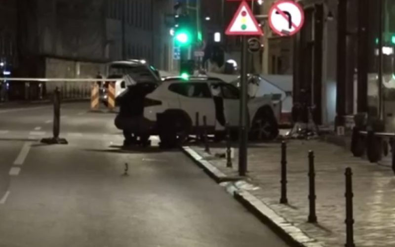 Grav accident în Brașov: Mașină a intrat în pietoni, doi morți