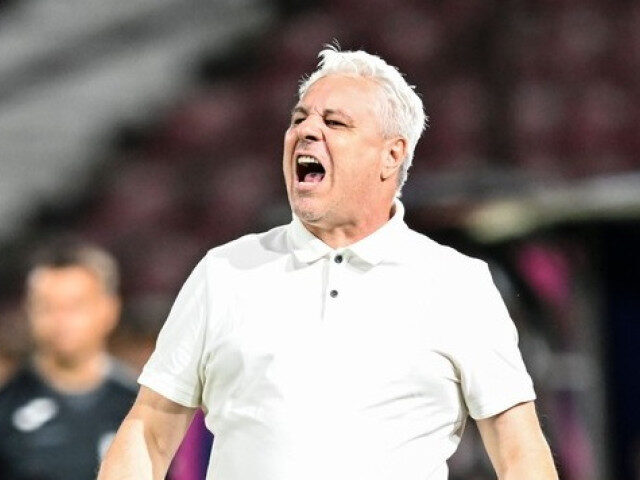 Șumudică, uimit de jucătorul CFR-ului: „Joacă 10 luni fără bani”