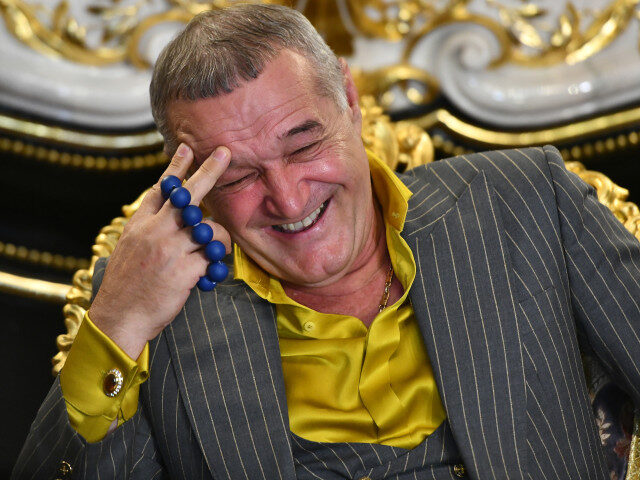 Becali sare în sus: Bobonete la Craiova, latifundiarul nu se abține