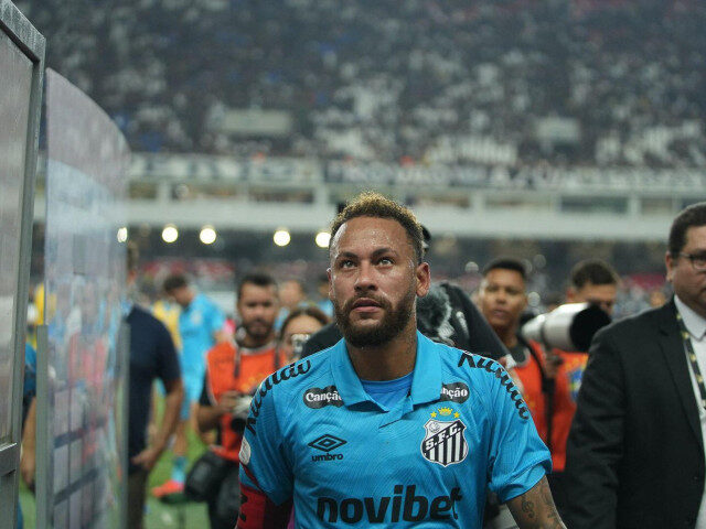 Neymar, furios pe gazon, a stârnit indignarea fanilor
