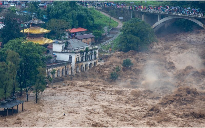 Nepal: 350 morți și 1.000 dispăruți după viitura devastatoare
