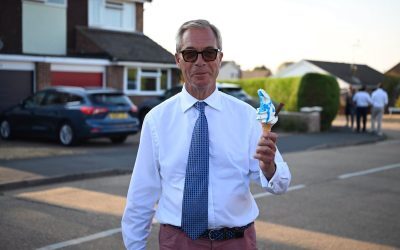 Farage a revenit! Dar problemele lui Nigel sunt abia la început