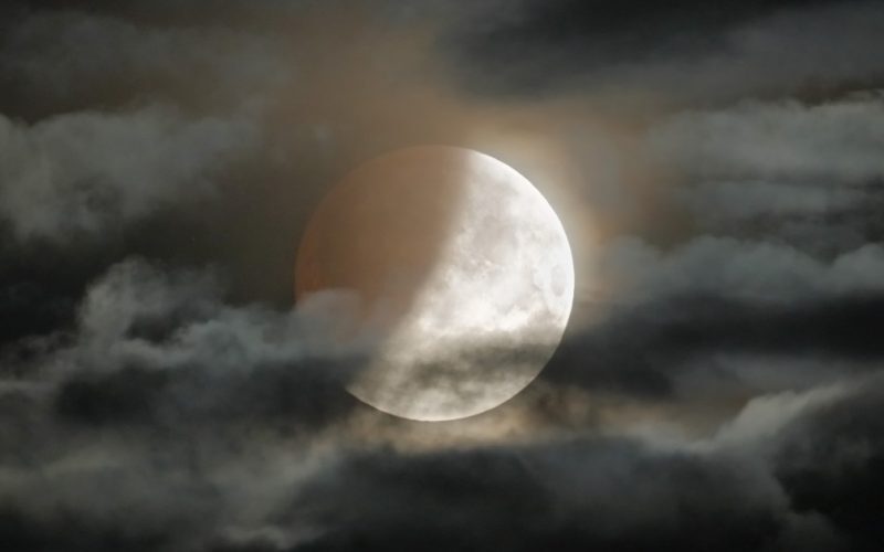 Eclipsă Lună 28 august 2026: Când o vedem în România