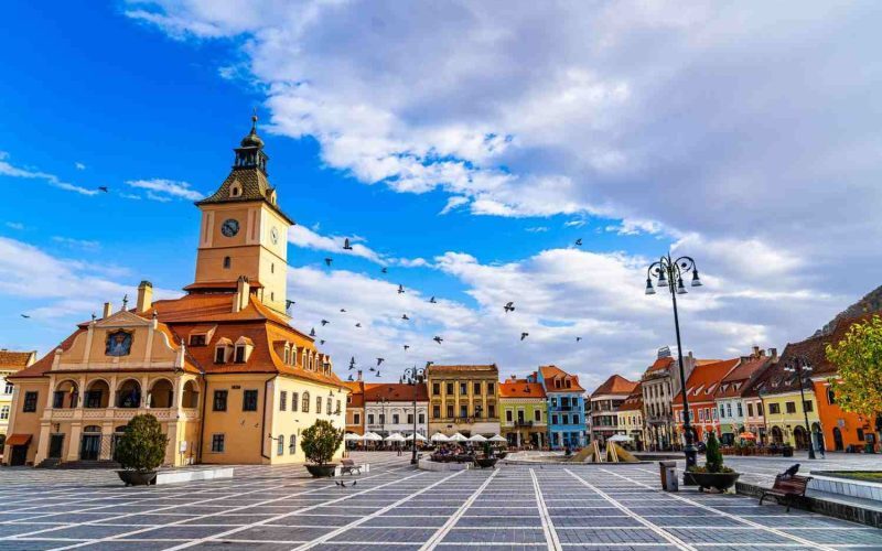 România: Străinii vin, românii pleacă din țară