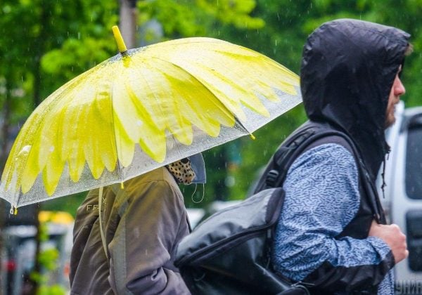 На Украину надвигаются сильные дожди и шквалы: когда похолодание вытеснит жару