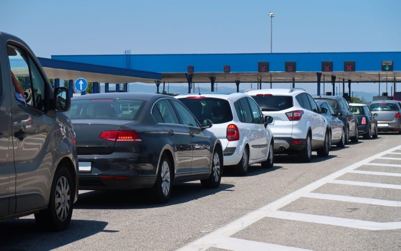 Granița se înăsprește: Cât alcool și țigări poți aduce nou