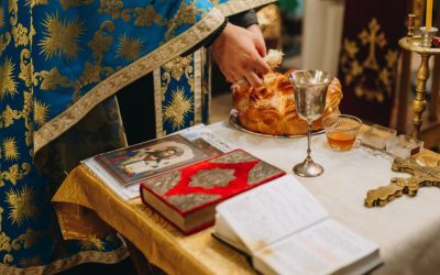 Adormirea Maicii Domnului 2026: Ce alimente se sfințesc la biserică și se împart pe 15 august. Obiceiuri de Sfânta Maria Mare