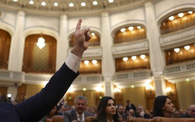 Parlament: Consilierii scapă de incompatibilitate. Legea contestată