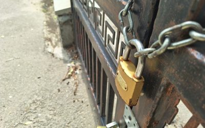 Primarul Buzăului amenință școlile: Fără acces la terenuri de sport pe vară