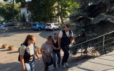 Femeie din Botoșani, suspectă de uciderea partenerului și îngroparea lui în curte