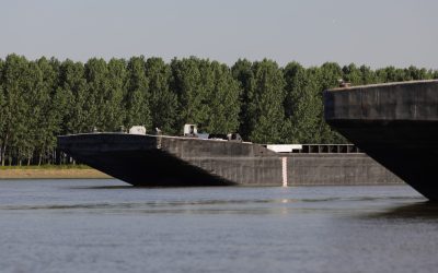 Cernavodă, pericol mare: Scufundarea barjelor continuă, curenții sunt neiertători